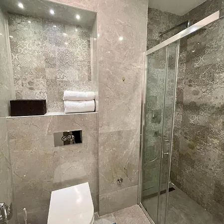 Centar Sa Sigurnim Parkingom アパート